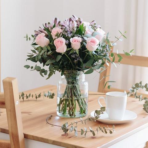 ارسال هدیه به ایتالیا - ارسال گل به ایتالیا-تبریک- ولنتاین- ارکیده- گیاه آپارتمانی - گل و گیاه- ارکیده صورتی- گلدان گل - رز صورتی - دسته گل رز