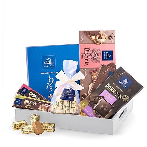 ارسال هدیه به اسپانیا - ارسال شکلات به اسپانیا-تبریک- ولنتاین- جعبه شکلات - شکلات